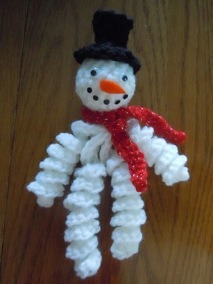 crochet a curly leg snowman ornament